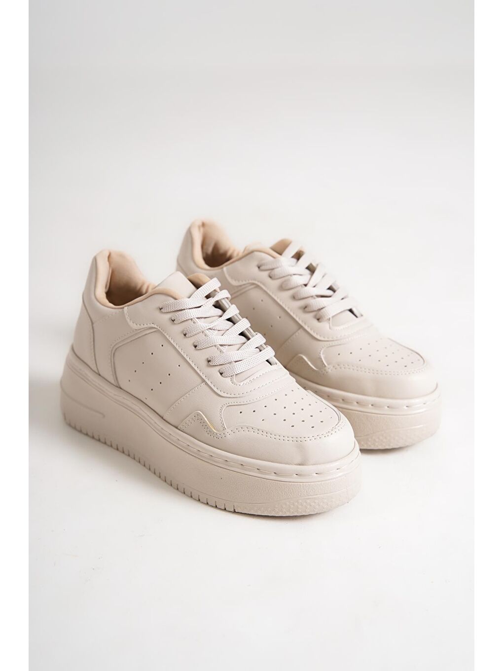 Bej Bağcıklı Yüksek Taban Kadın Spor Ayakkabı K-16-3