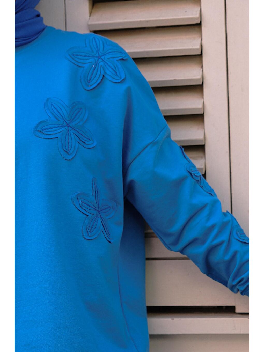 Kolları ve Önü Papatya Nakışlı Tunik Mavi-4