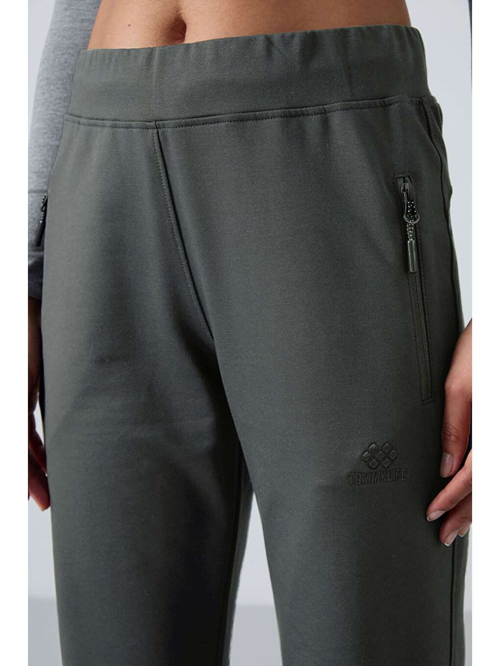 Yeşil Çağla Fermuar Cepli Rahat Form Klasik Paça Kadın Eşofman Alt - 94195-3