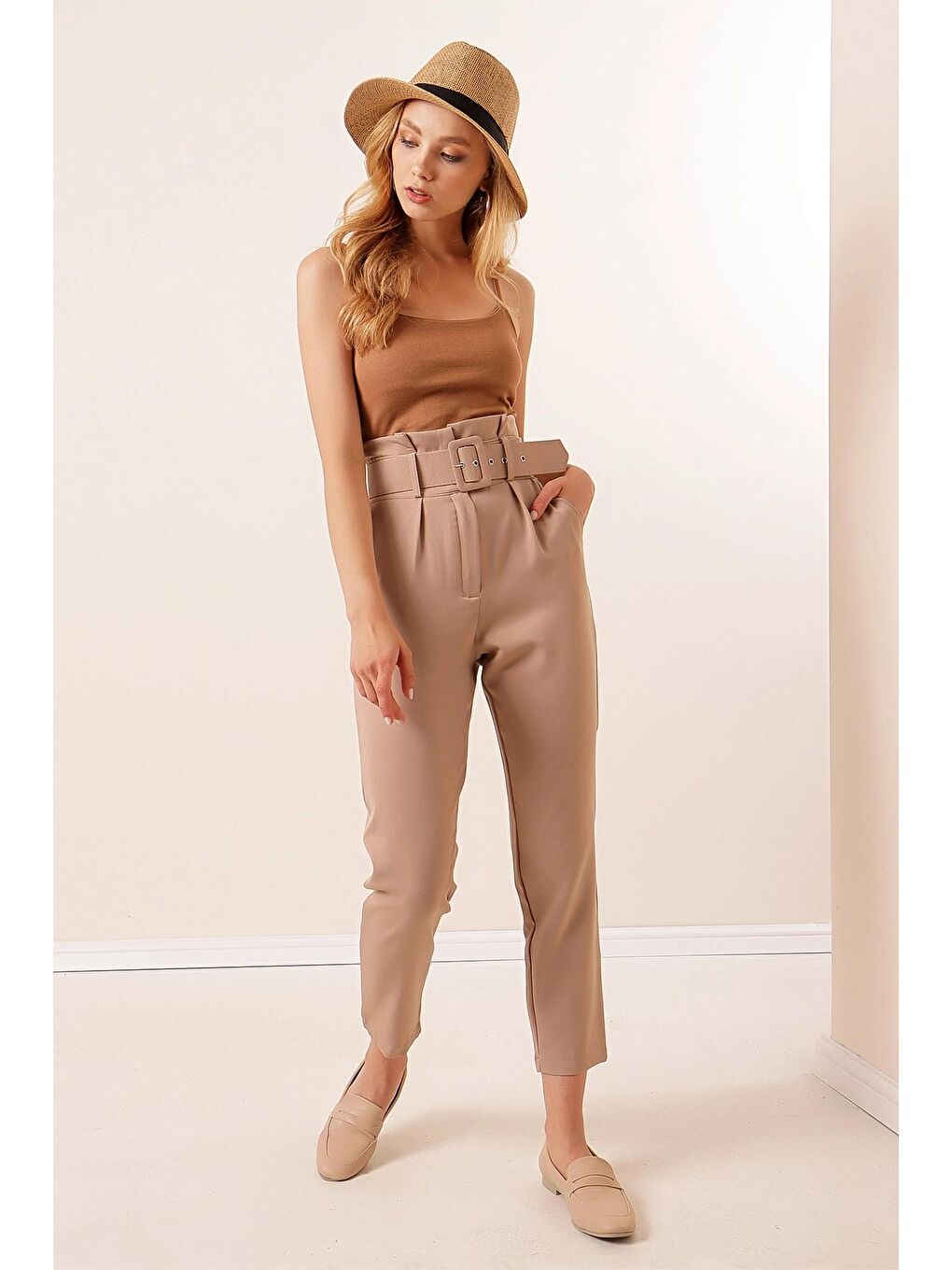 Bej Vizon Kemerli Yüksek Bel Kumaş Pantolon-1