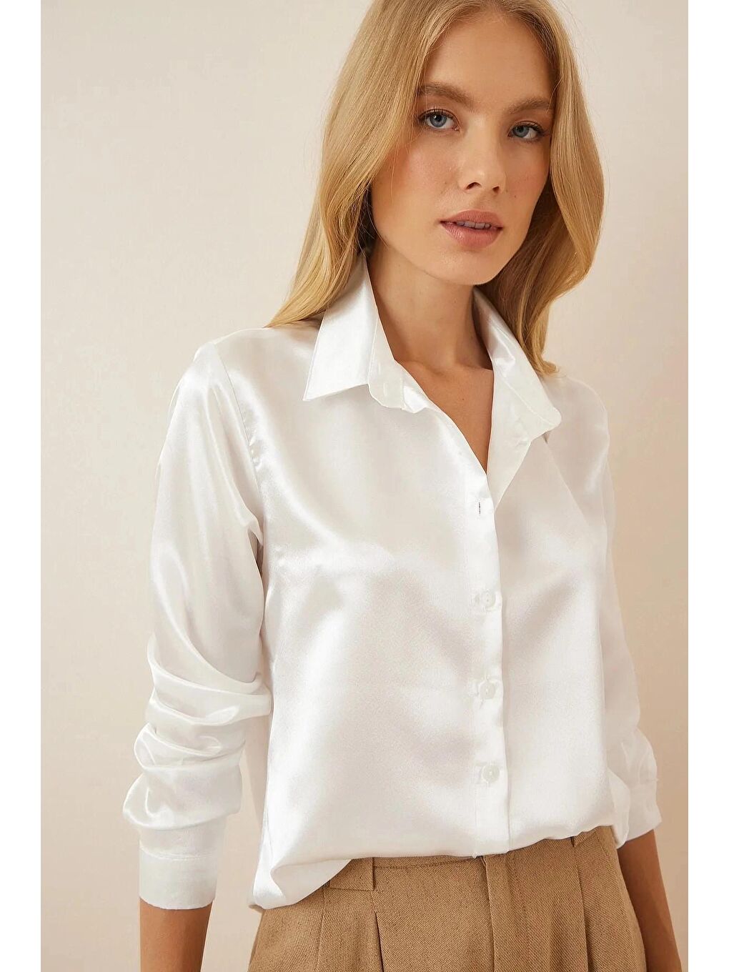 Beyaz Dökümlü Viskon Basic Saten Gömlek-1