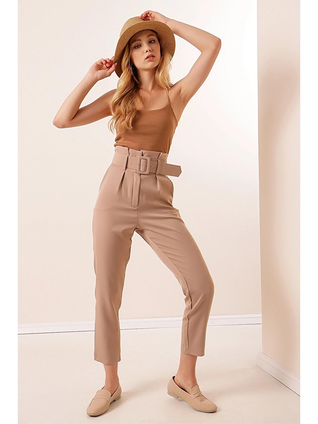 Bej Vizon Kemerli Yüksek Bel Kumaş Pantolon-3