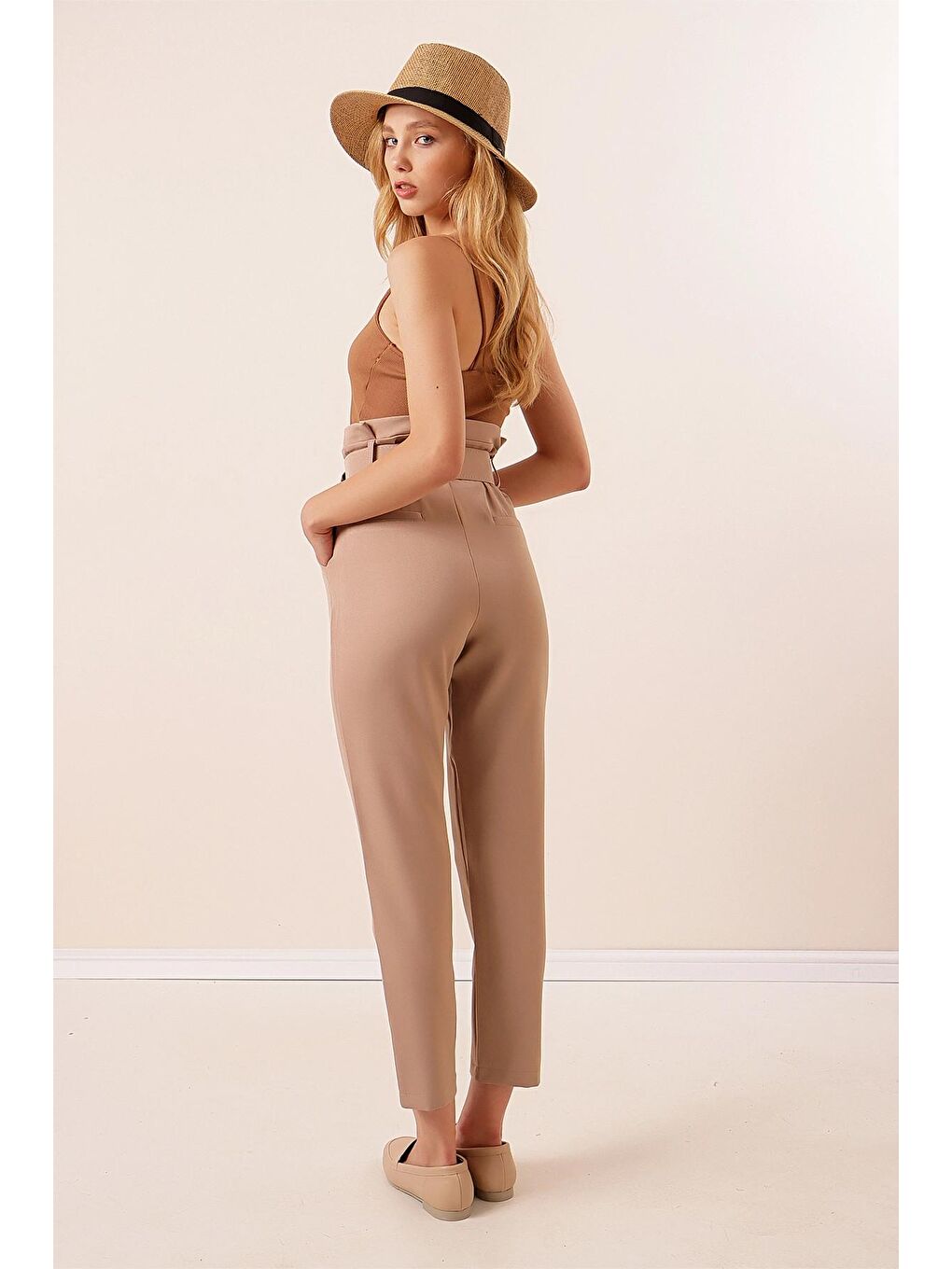 Bej Vizon Kemerli Yüksek Bel Kumaş Pantolon-4