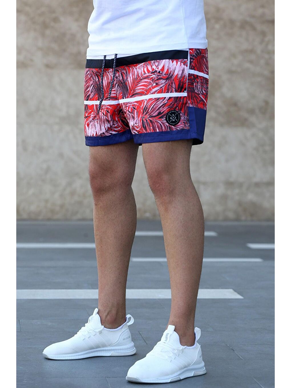 Desenli Arma Detaylı Kırmızı Deniz Şortu 2954-1