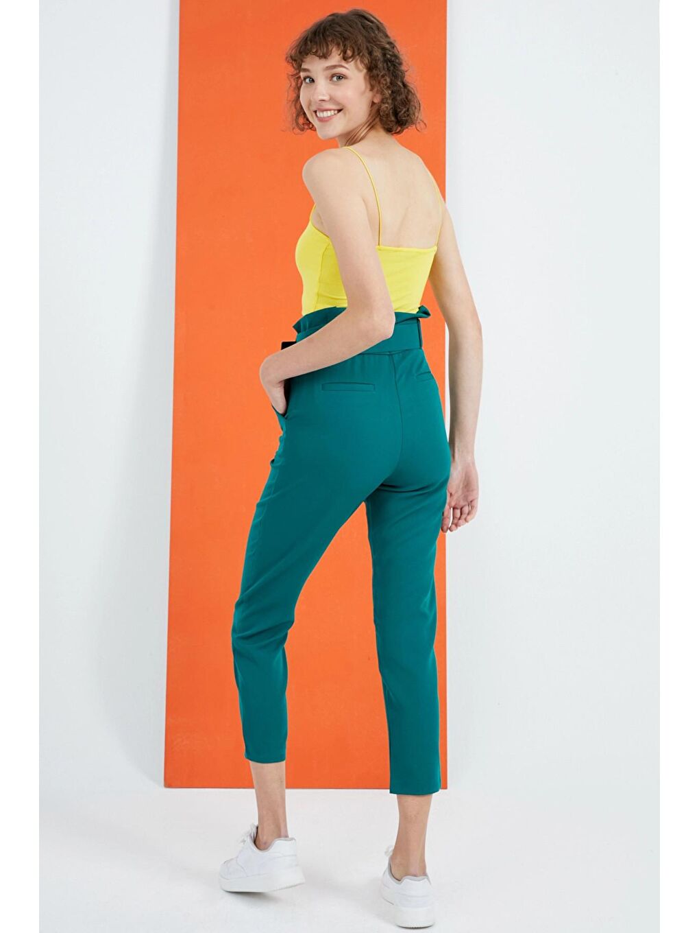 Zümrüt Yeşili Kemerli Yüksek Bel Kumaş Pantolon-4