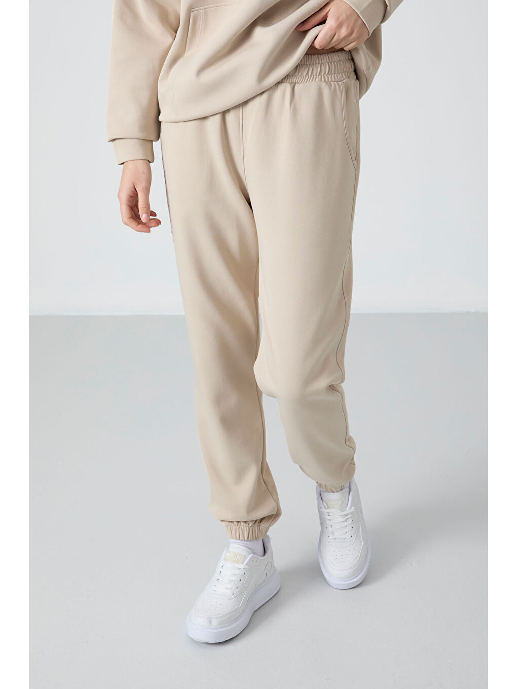 Bej Kapüşonlu Kanguru Cep Oversize Lastik Paça Kadın Eşofman Takımı - 95288-2