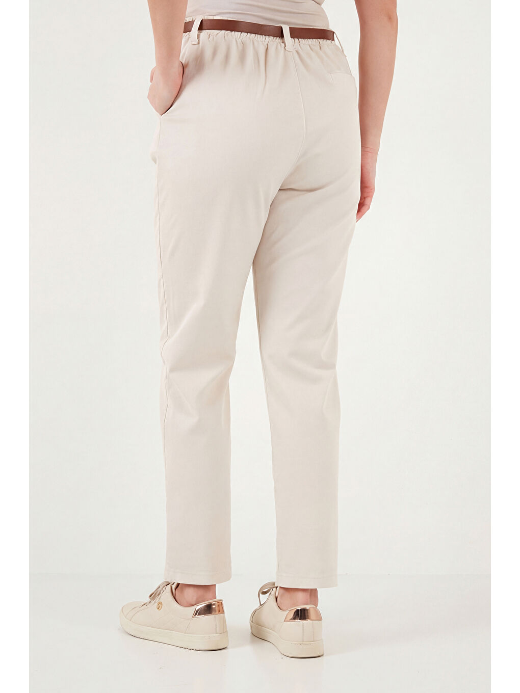 Bej Streç Pamuklu Regular Fit Yüksek Bel Düz Kısa Paça Kemerli Pantolon 668Yp5335-6