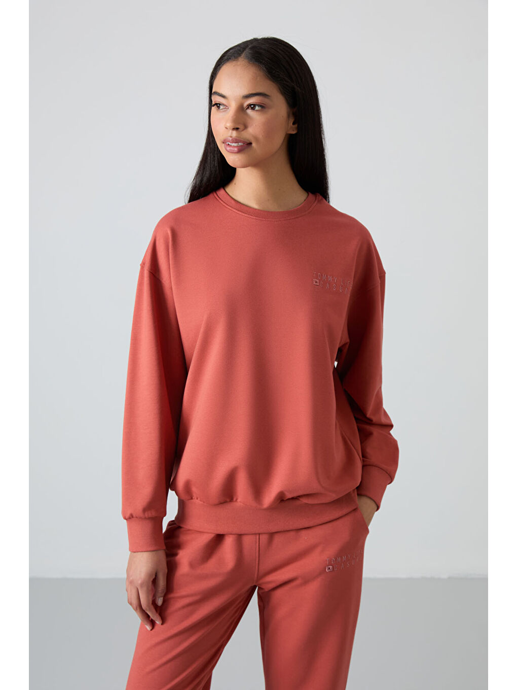 Kahverengi Tarçın Bisiklet Yaka Oversize Lastik Paça Kadın Eşofman Takımı - 95287-1