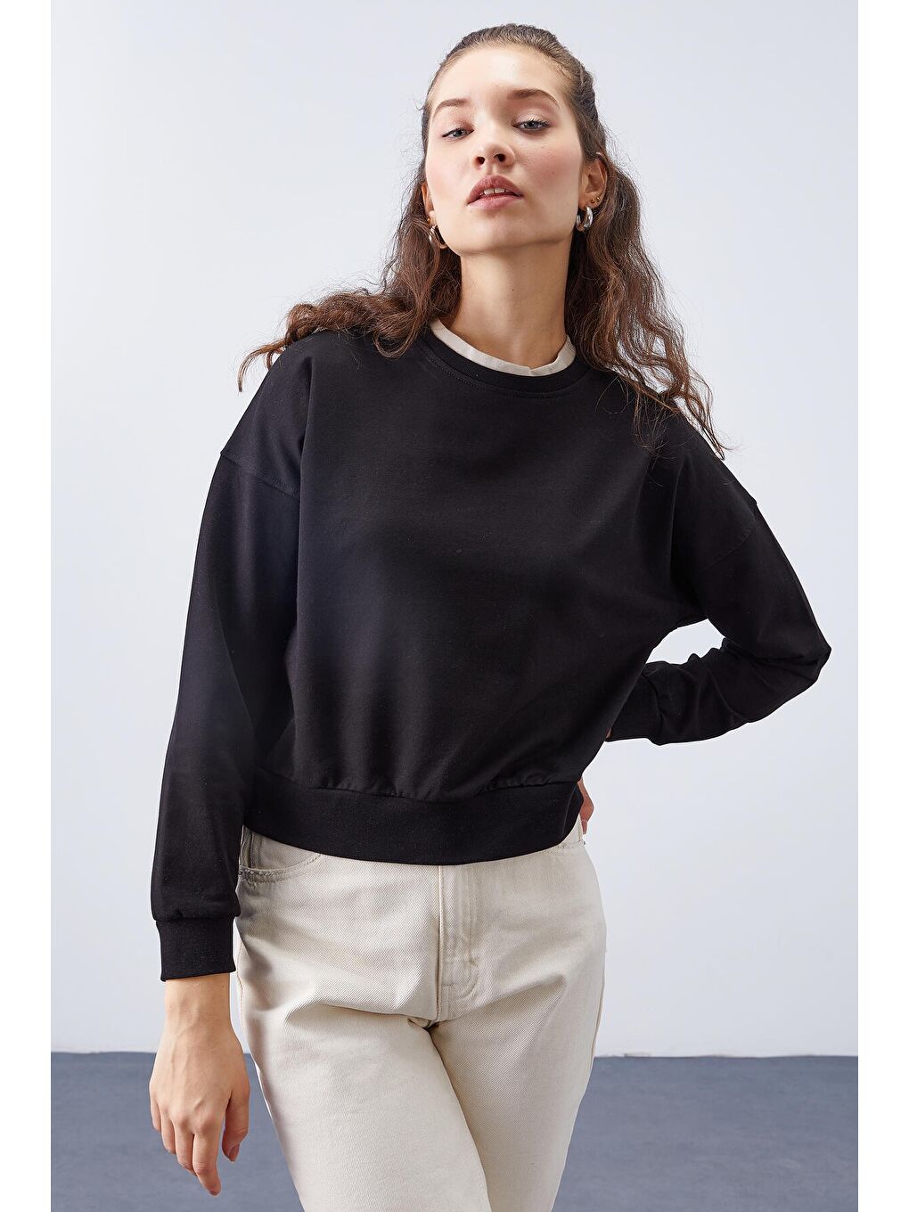 Siyah Basic Rahat Form O Yaka Kadın Sweatshirt - 97114-2