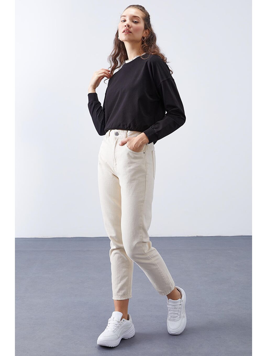 Siyah Basic Rahat Form O Yaka Kadın Sweatshirt - 97114-3