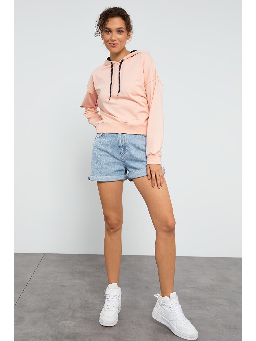 Pembe Uzun Kol Rahat Form Kapüşonlu Kadın Sweatshirt - 97115-3