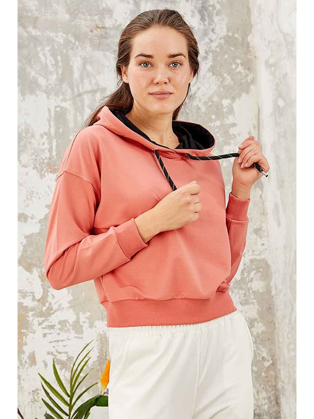 Pembe Pudra Uzun Kol Rahat Form Kapüşonlu Kadın Sweatshirt - 97115