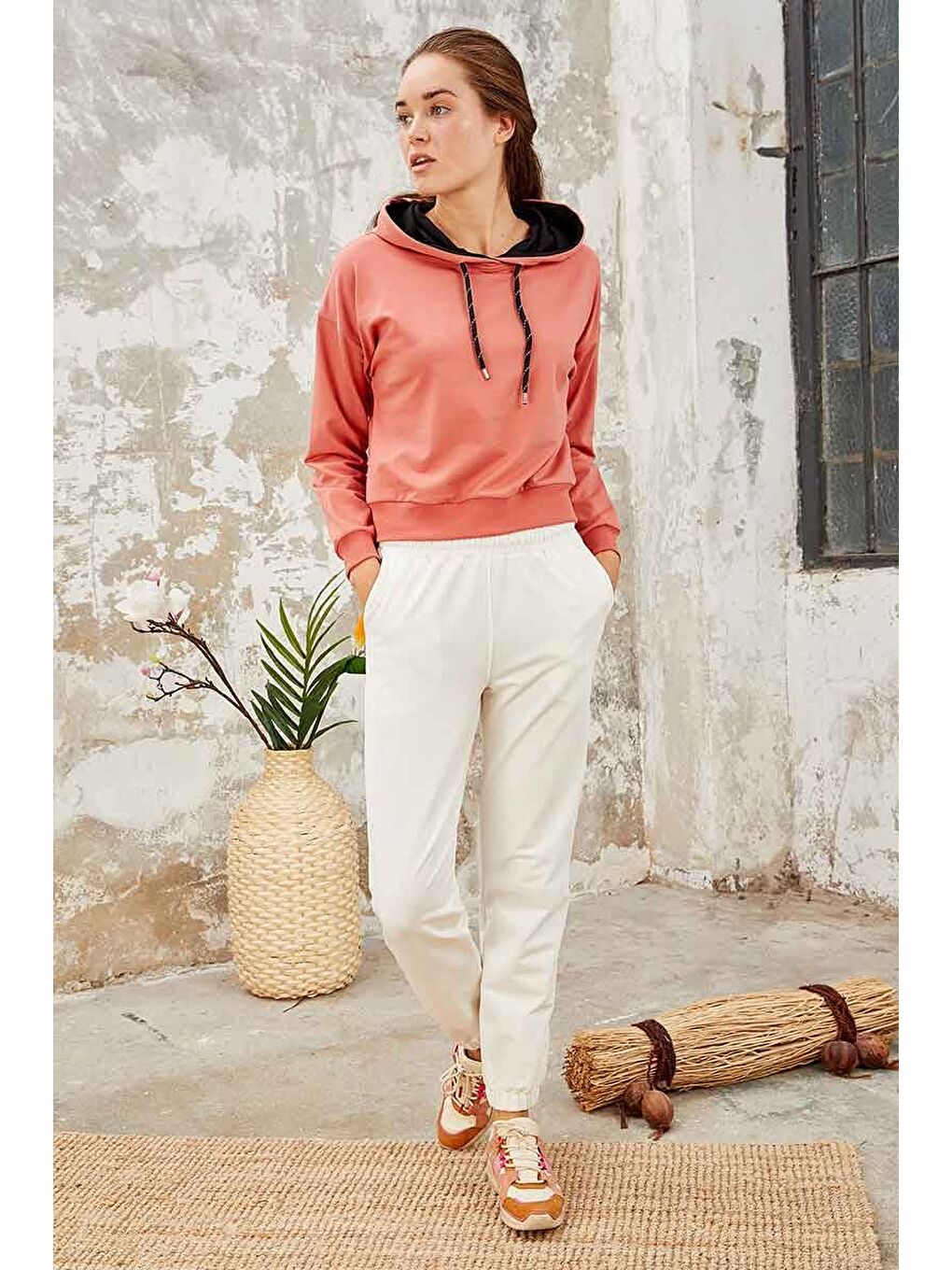 Pembe Pudra Uzun Kol Rahat Form Kapüşonlu Kadın Sweatshirt - 97115-4