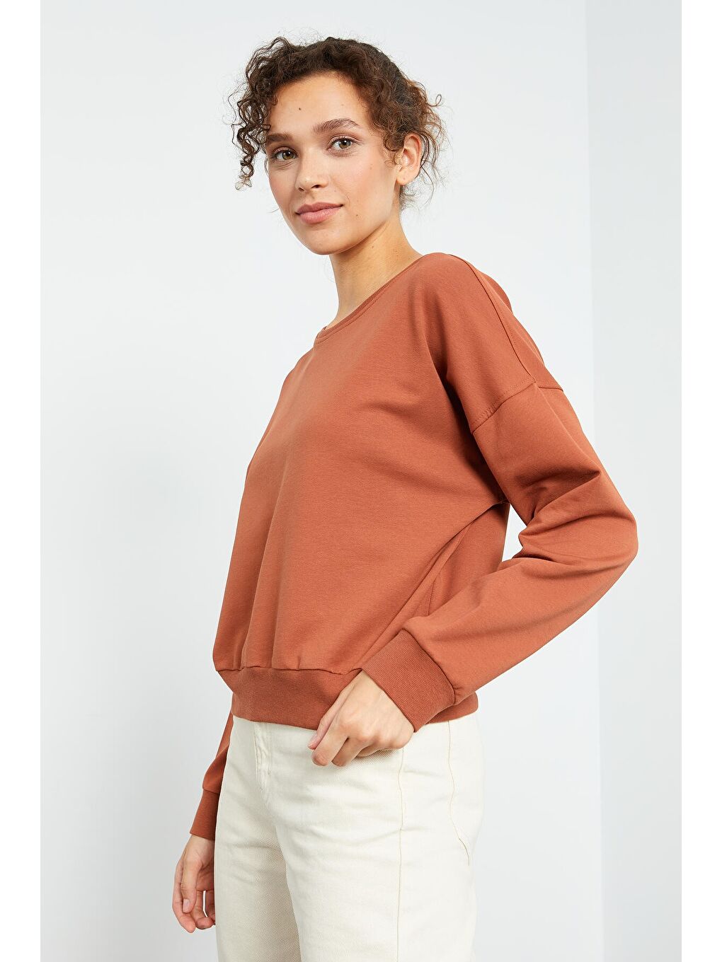 Kahverengi Tarçın Basic Rahat Form O Yaka Kadın Sweatshirt - 97114-3