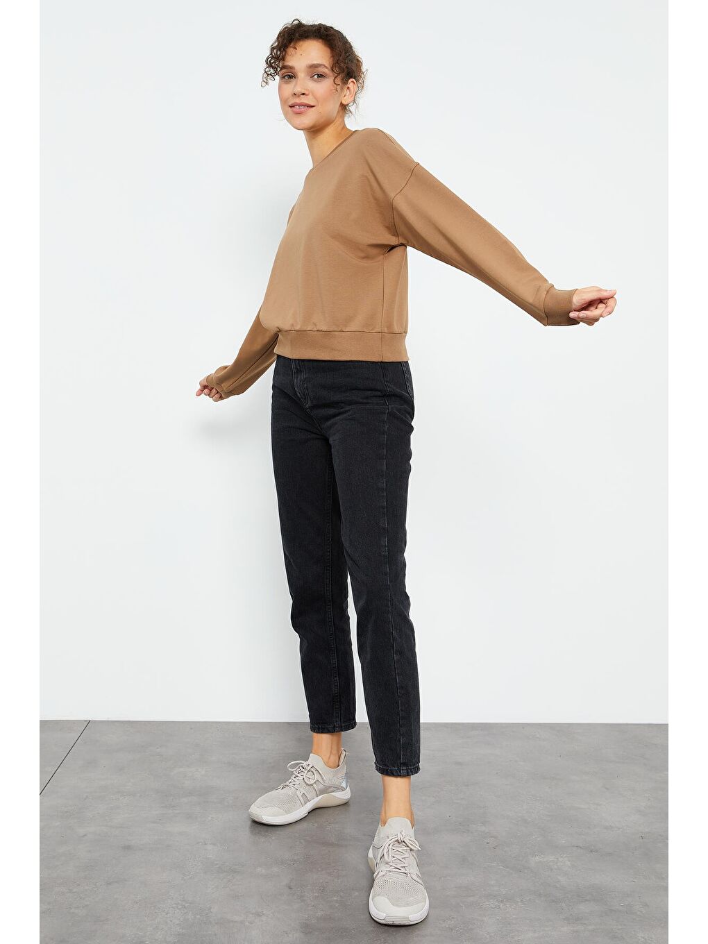 Kahverengi Toprak Basic Rahat Form O Yaka Kadın Sweatshirt - 97114-3