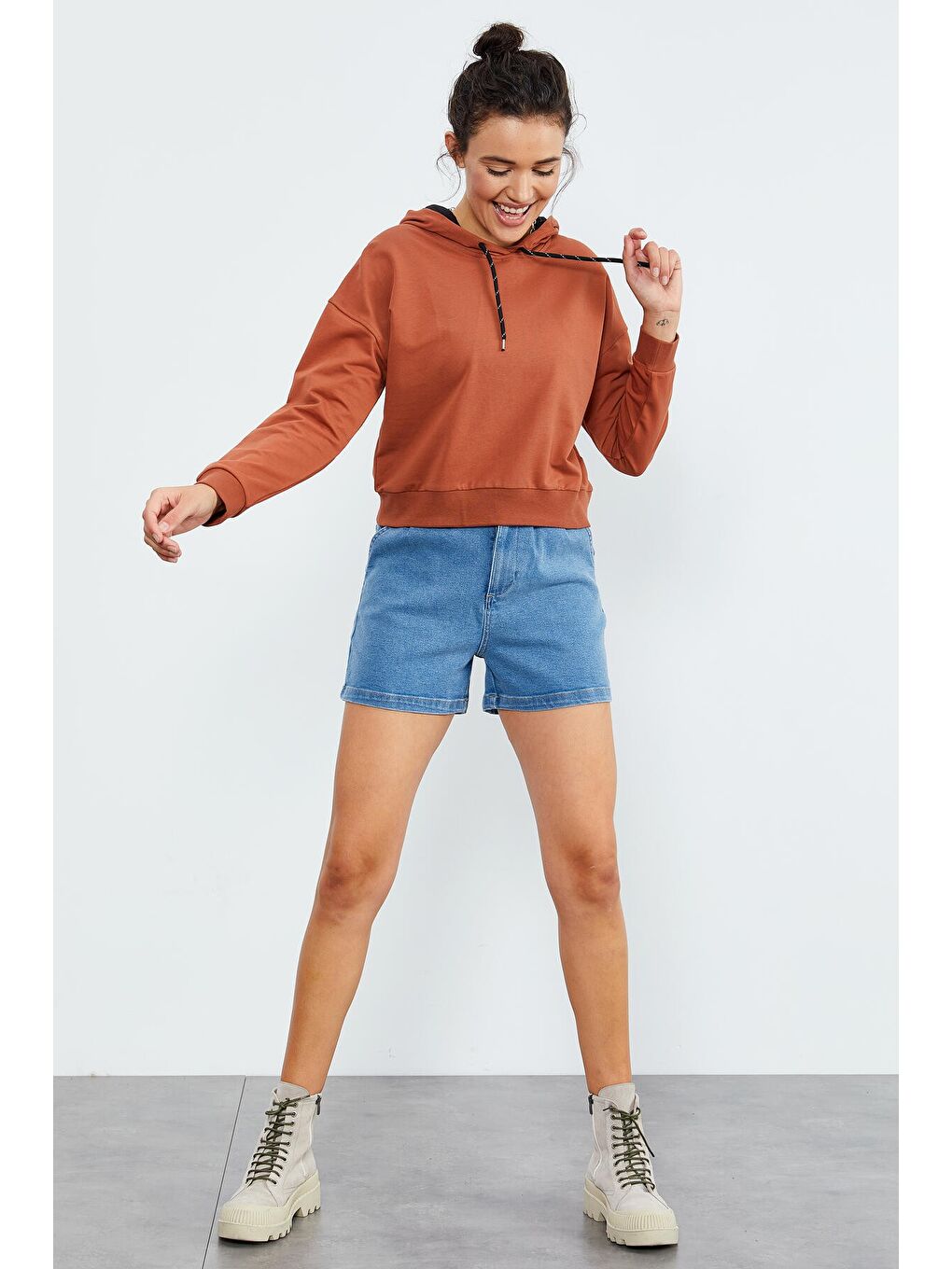 Kahverengi Tarçın Uzun Kol Rahat Form Kapüşonlu Kadın Sweatshirt - 97115-3