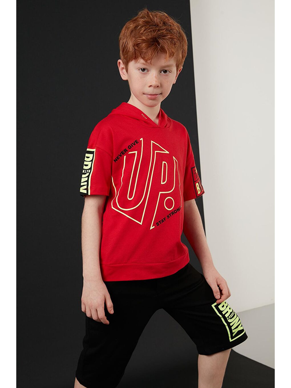 Kırmızı % 100 Pamuklu Baskılı Kapüşonlu Kısa Kollu Alt Üst Takım 59213602-1