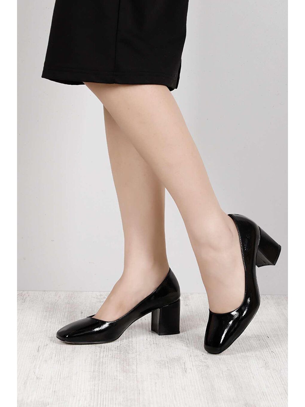 Siyah Gön Küt Burun Kalın Ökçe Kadın Topuklu Ayakkabı 37830