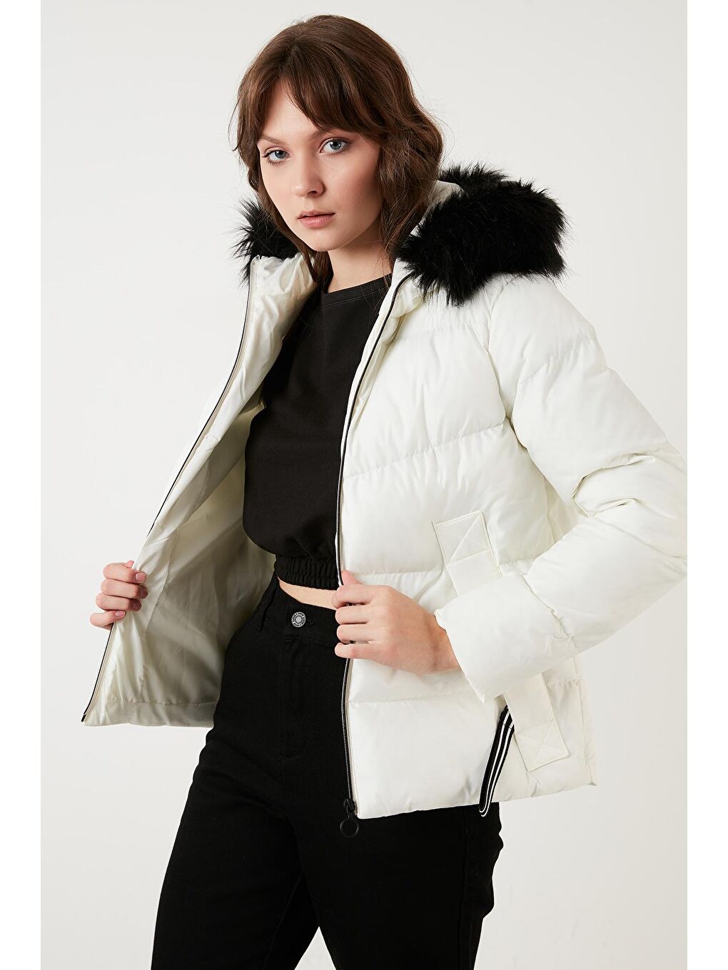 Beyaz Yakası Suni Kürklü Kapüşonlu Şişme Mont 497MELIS