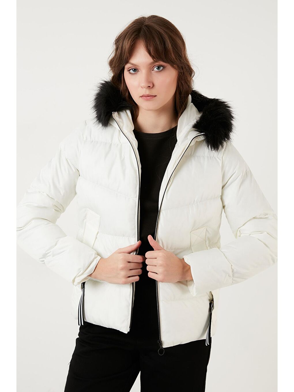 Beyaz Yakası Suni Kürklü Kapüşonlu Şişme Mont 497MELIS-1
