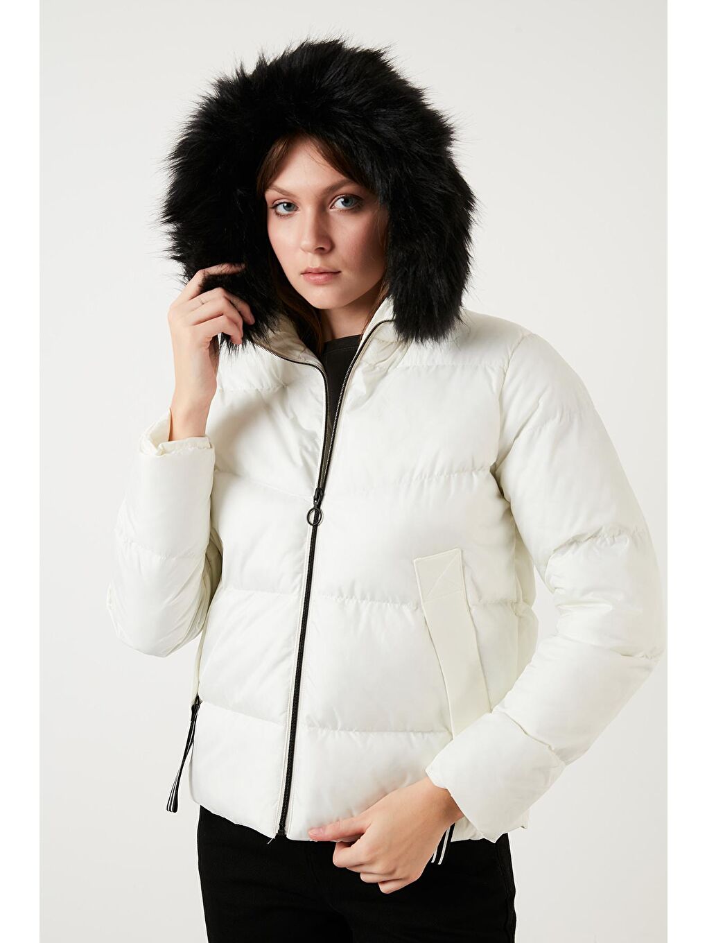 Beyaz Yakası Suni Kürklü Kapüşonlu Şişme Mont 497MELIS-3