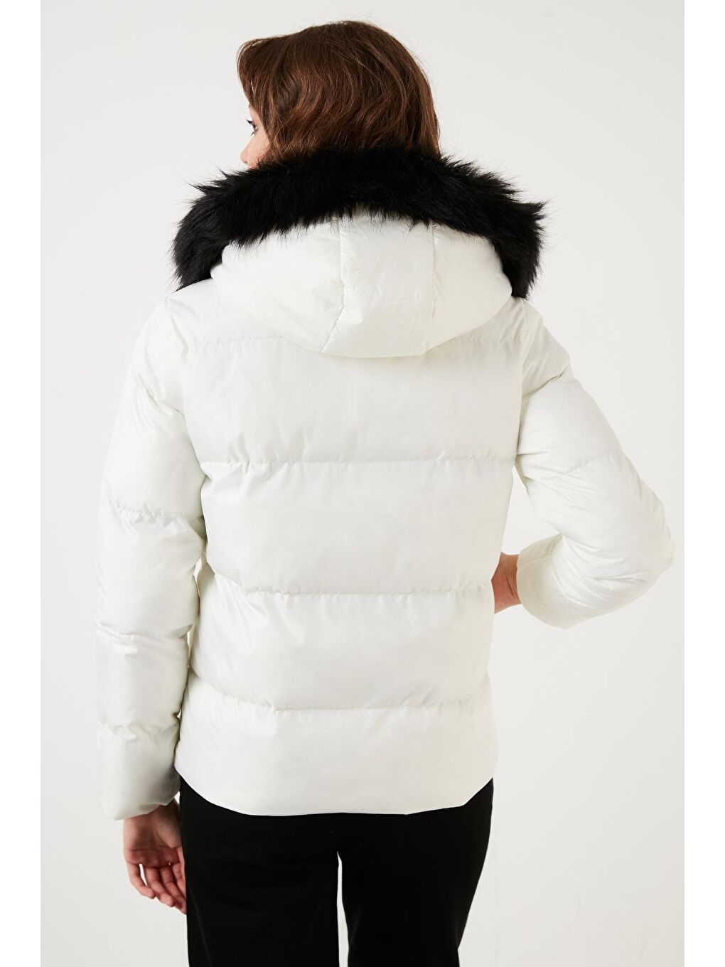 Beyaz Yakası Suni Kürklü Kapüşonlu Şişme Mont 497MELIS-4