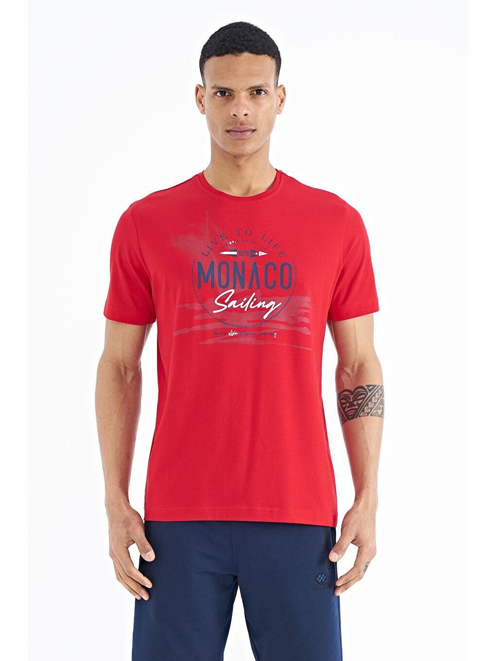 Kırmızı Baskı Detaylı O Yaka Standart Kalıp Erkek Tişört - 88188