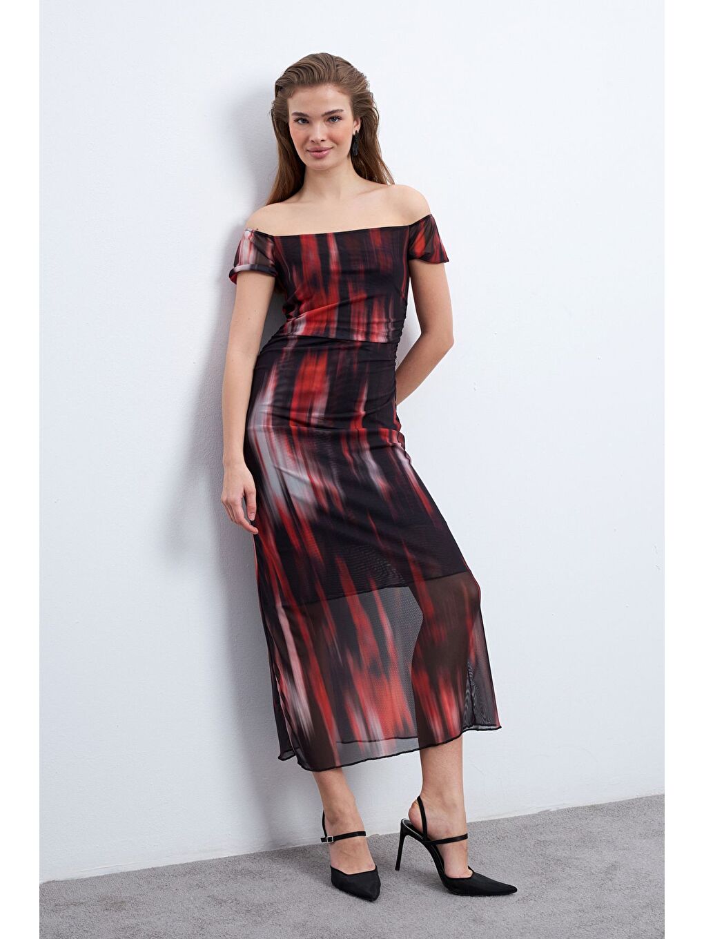 Kadın Bordo Siyah Desen Kayık Yaka Astarlı Tül Elbise-1