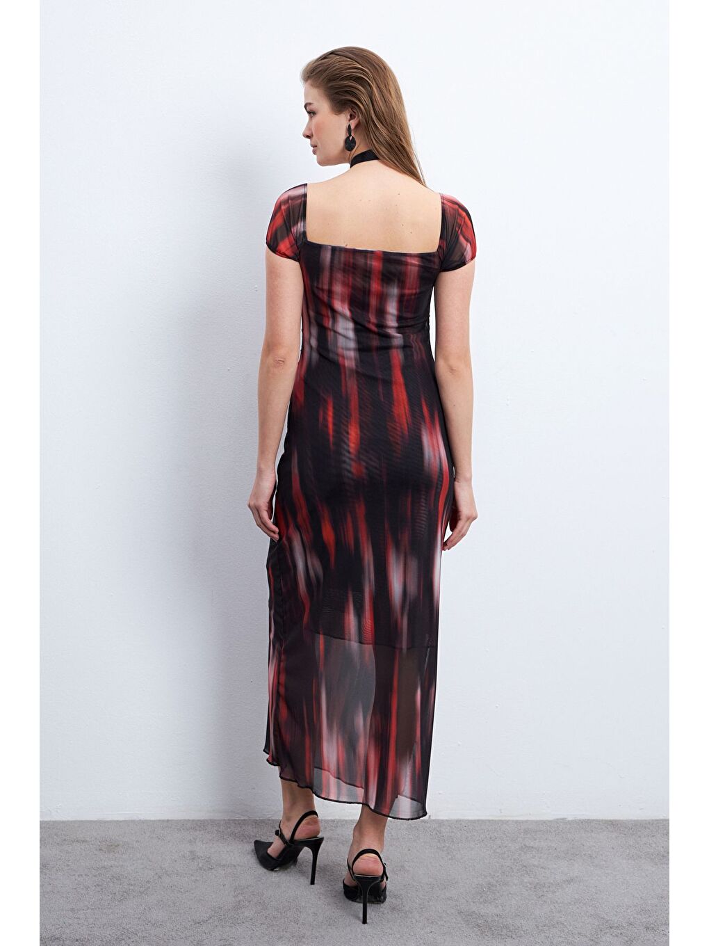 Kadın Bordo Siyah Desen Kayık Yaka Astarlı Tül Elbise-4