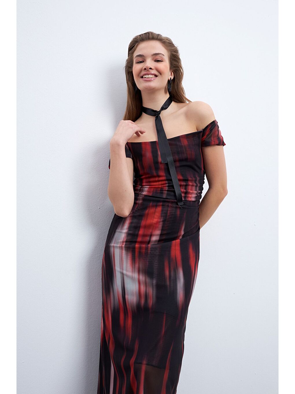 Kadın Bordo Siyah Desen Kayık Yaka Astarlı Tül Elbise-5