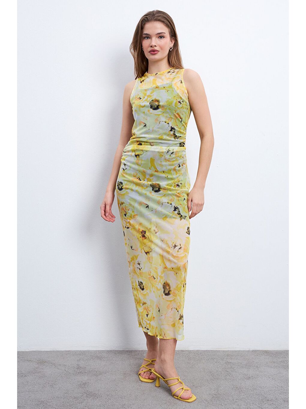 Kadın Sarı Rose Desen Kolsuz Astarlı Tül Elbise