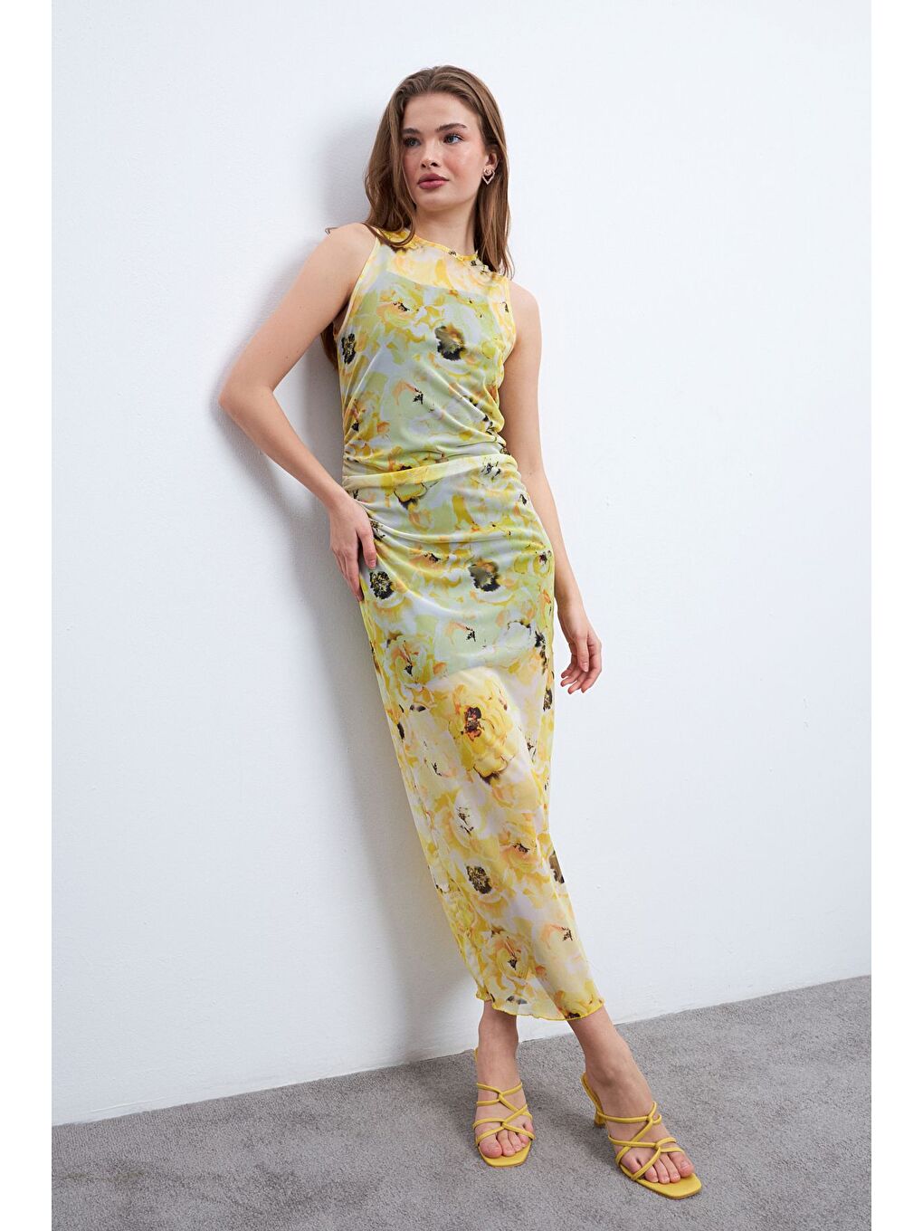 Kadın Sarı Rose Desen Kolsuz Astarlı Tül Elbise-6