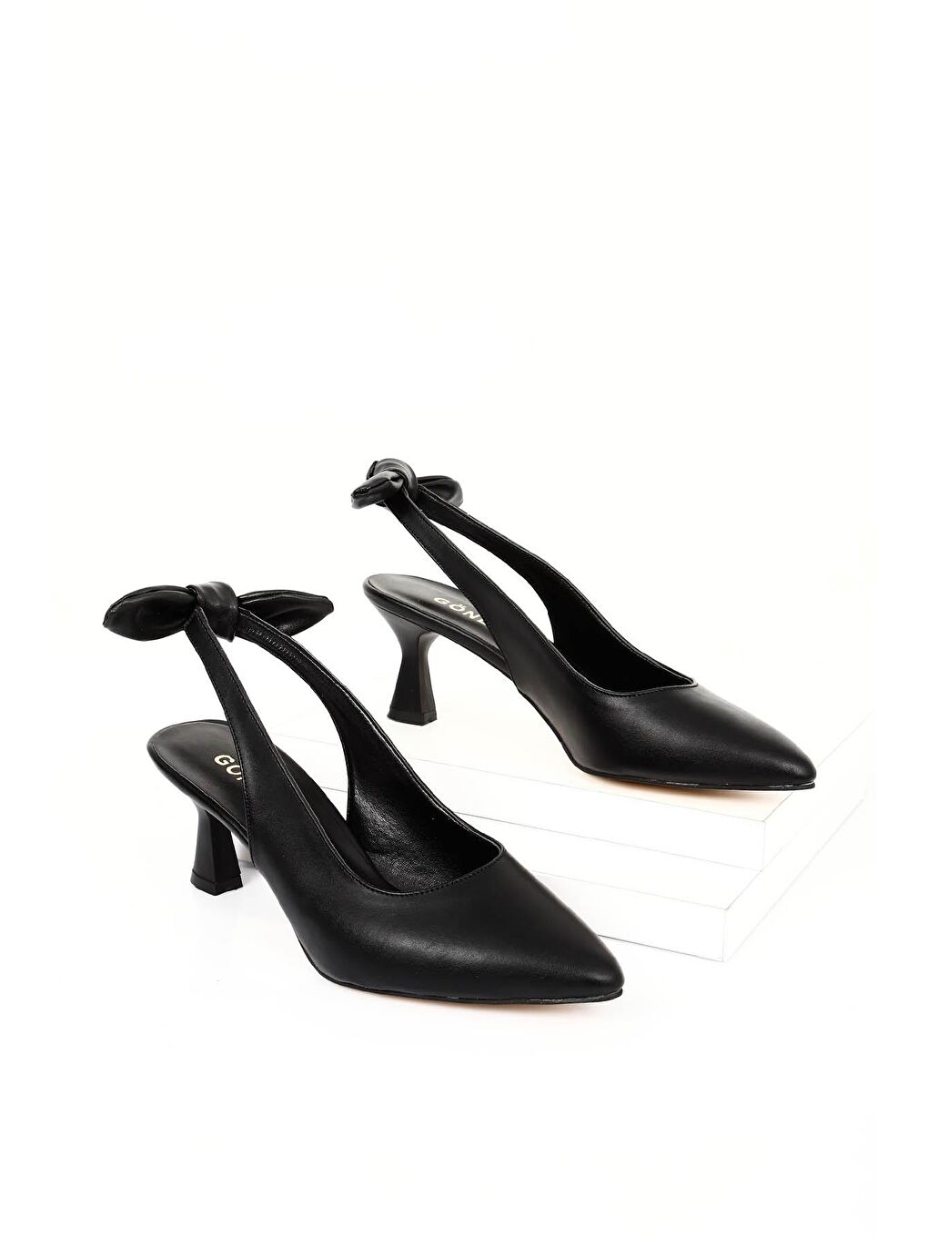 Siyah Gön Sivri Burun Kadeh Ökçe Arkası Açık Kadın Ayakkabı 38119