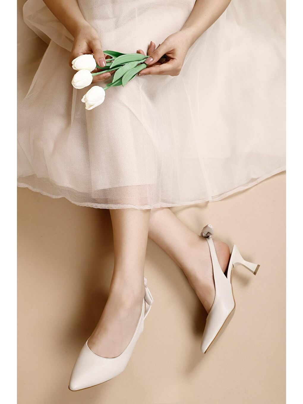 Ekru Gön Sivri Burun Kadeh Ökçe Arkası Açık Kadın Ayakkabı 38119