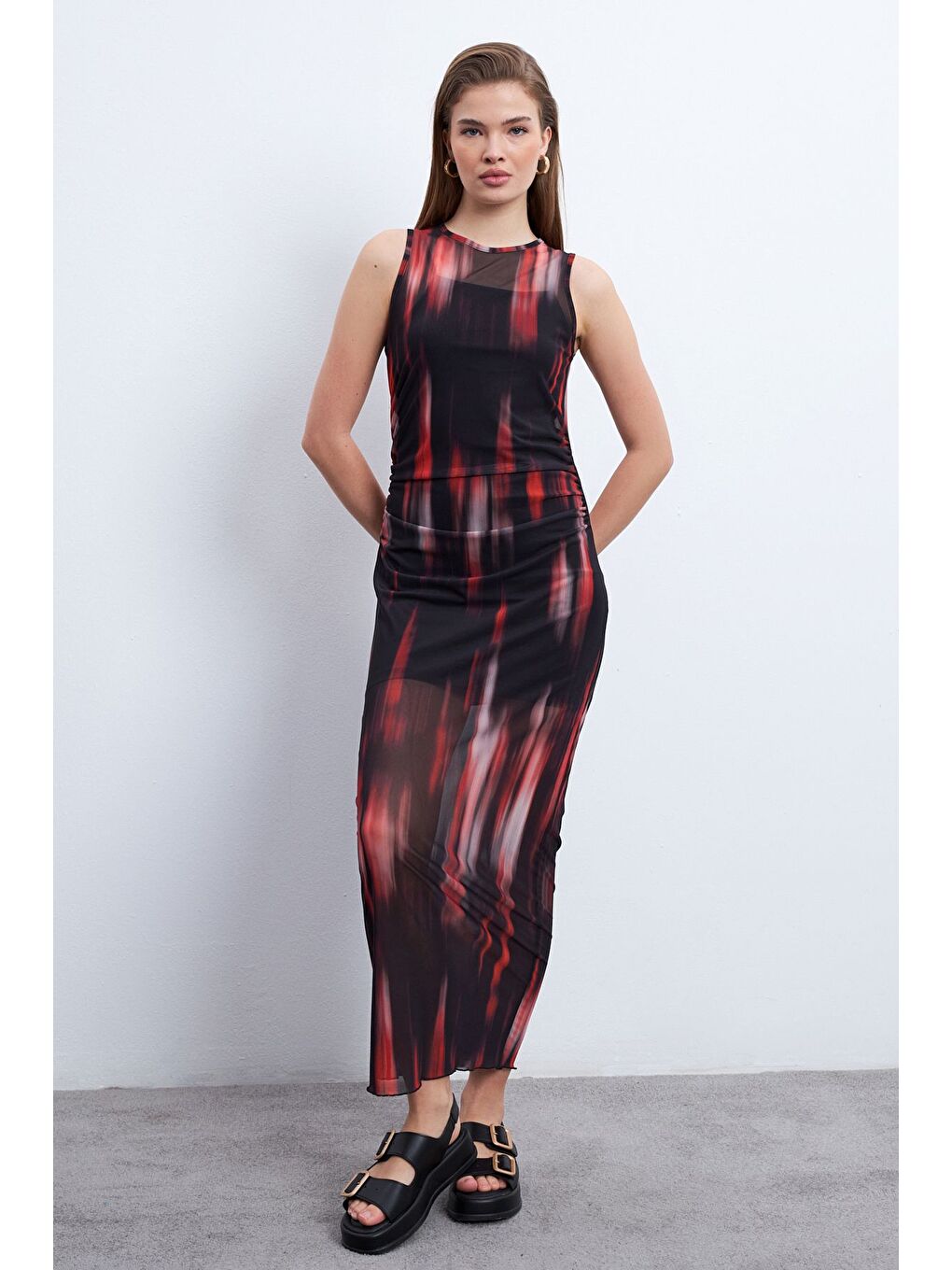 Kadın Bordo Siyah Desen Kolsuz Astarlı Tül Elbise