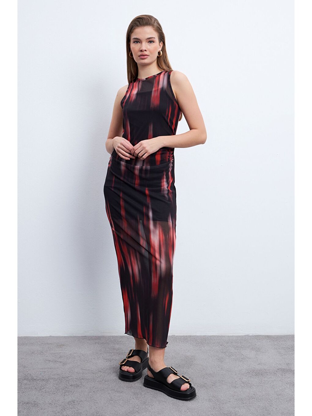 Kadın Bordo Siyah Desen Kolsuz Astarlı Tül Elbise-1