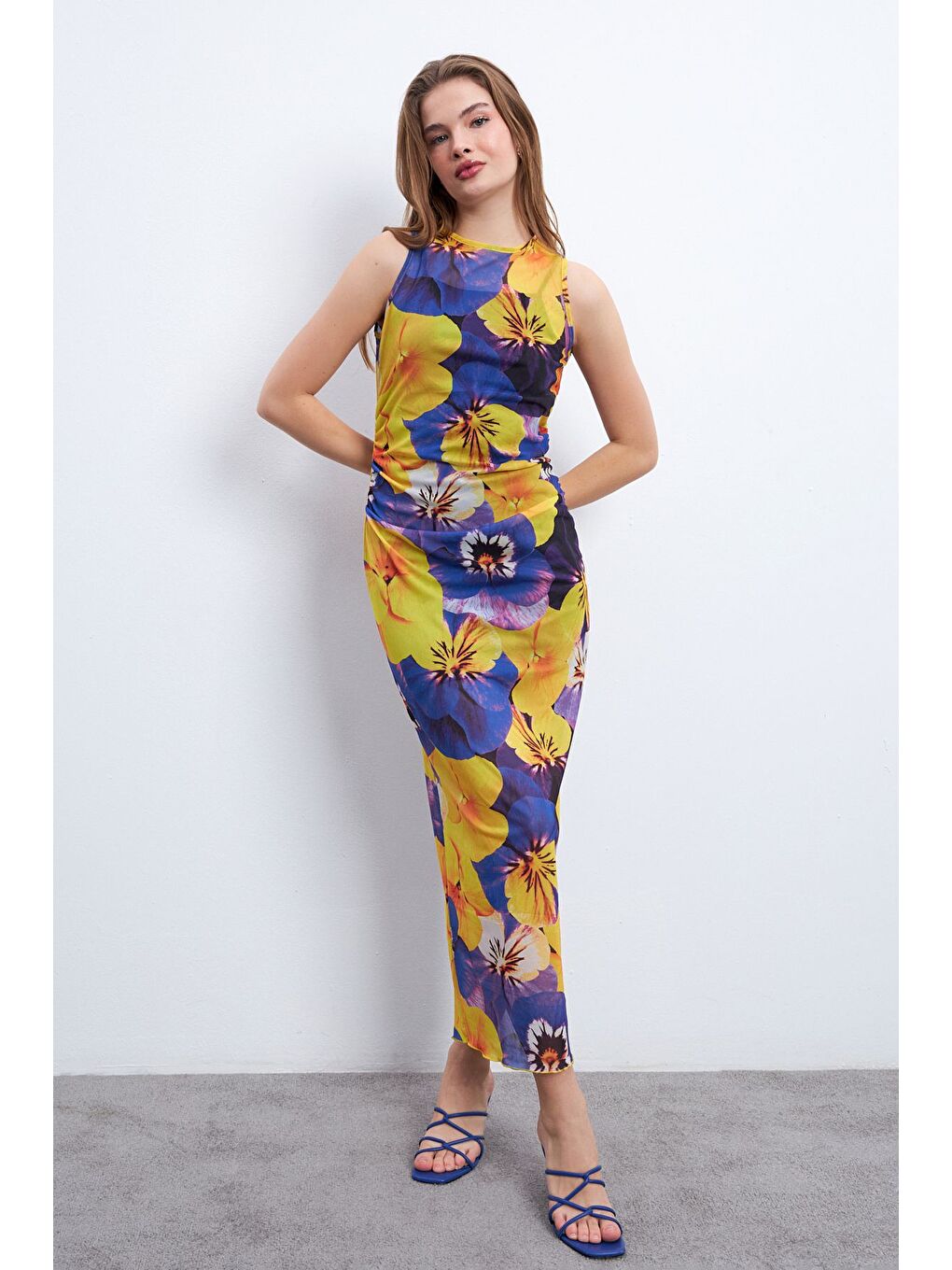 Kadın Sarı Mavi Desen Kolsuz Astarlı Tül Elbise-2