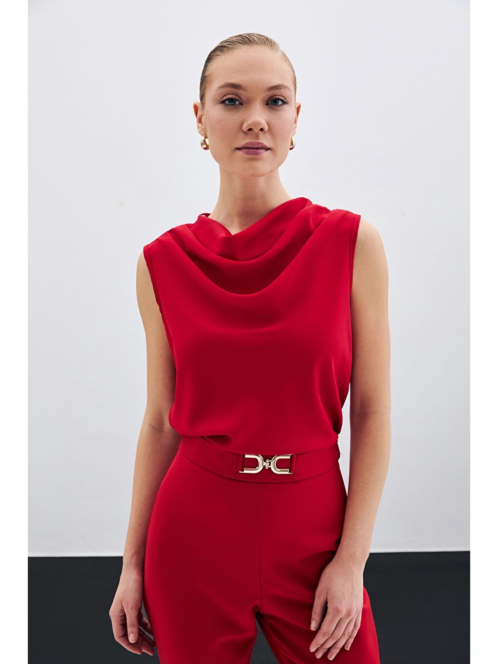 Degaje Yaka Kolsuz Bluz - Kırmızı-1