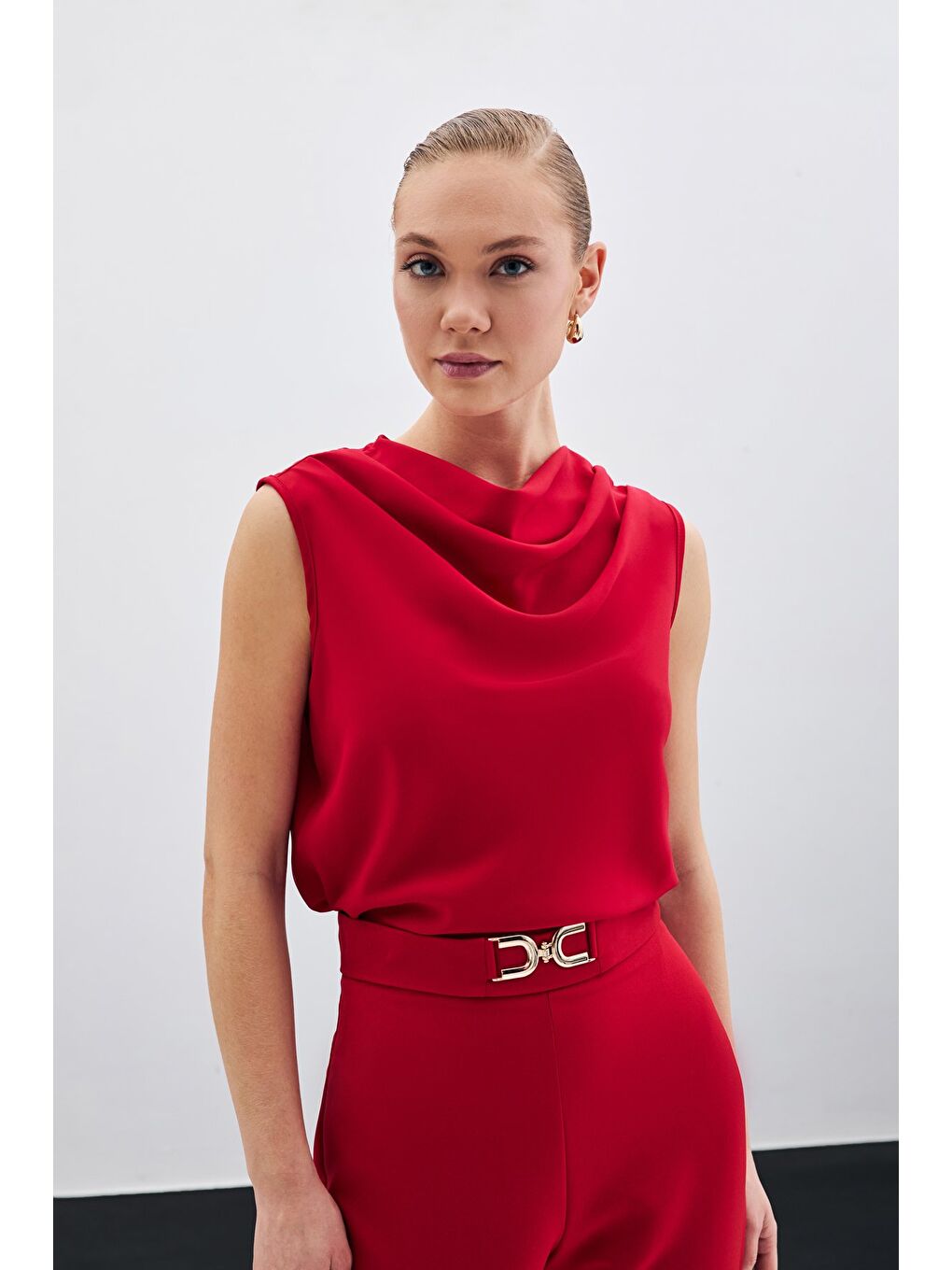 Degaje Yaka Kolsuz Bluz - Kırmızı-2