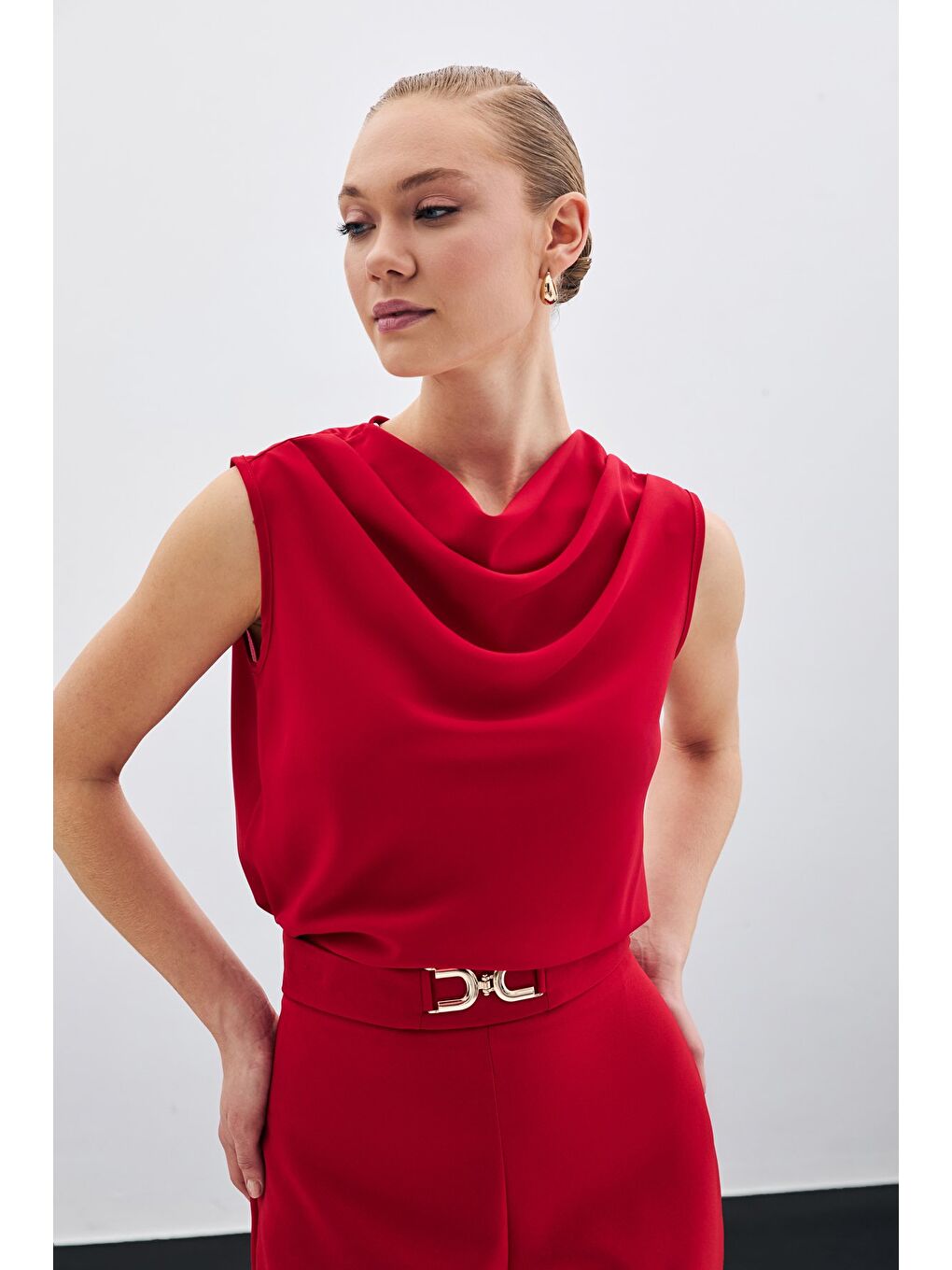 Degaje Yaka Kolsuz Bluz - Kırmızı-3