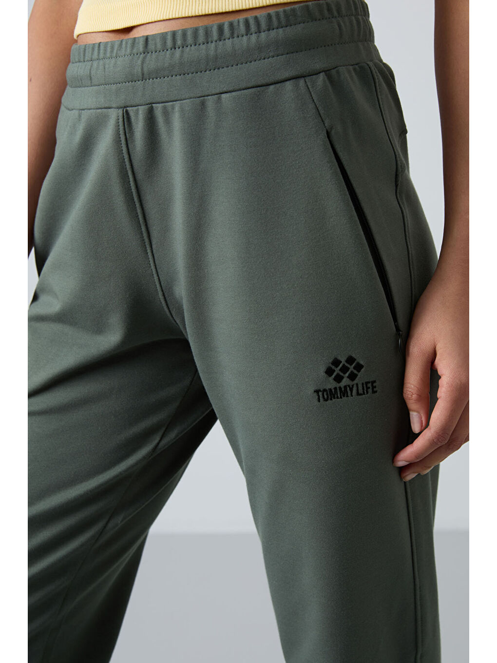 Haki Gizli Fermuar Cepli Rahat Form Klasik Paça Kadın Eşofman Alt - 94148-2