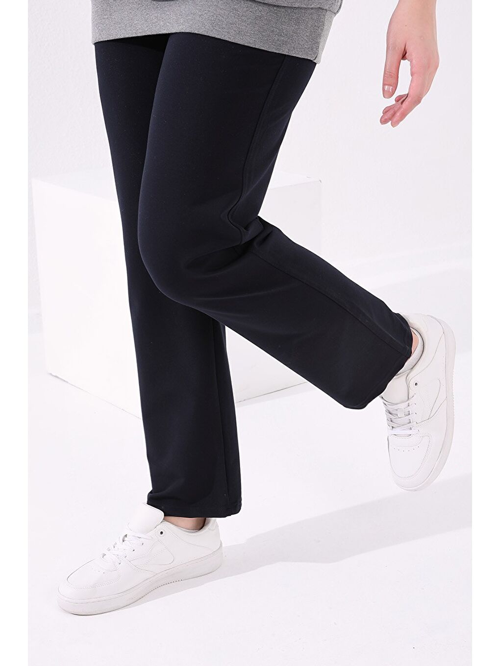 Lacivert Klasik Paça Taş Detaylı Kadın Büyük Beden Eşofman Alt  - 94040-2