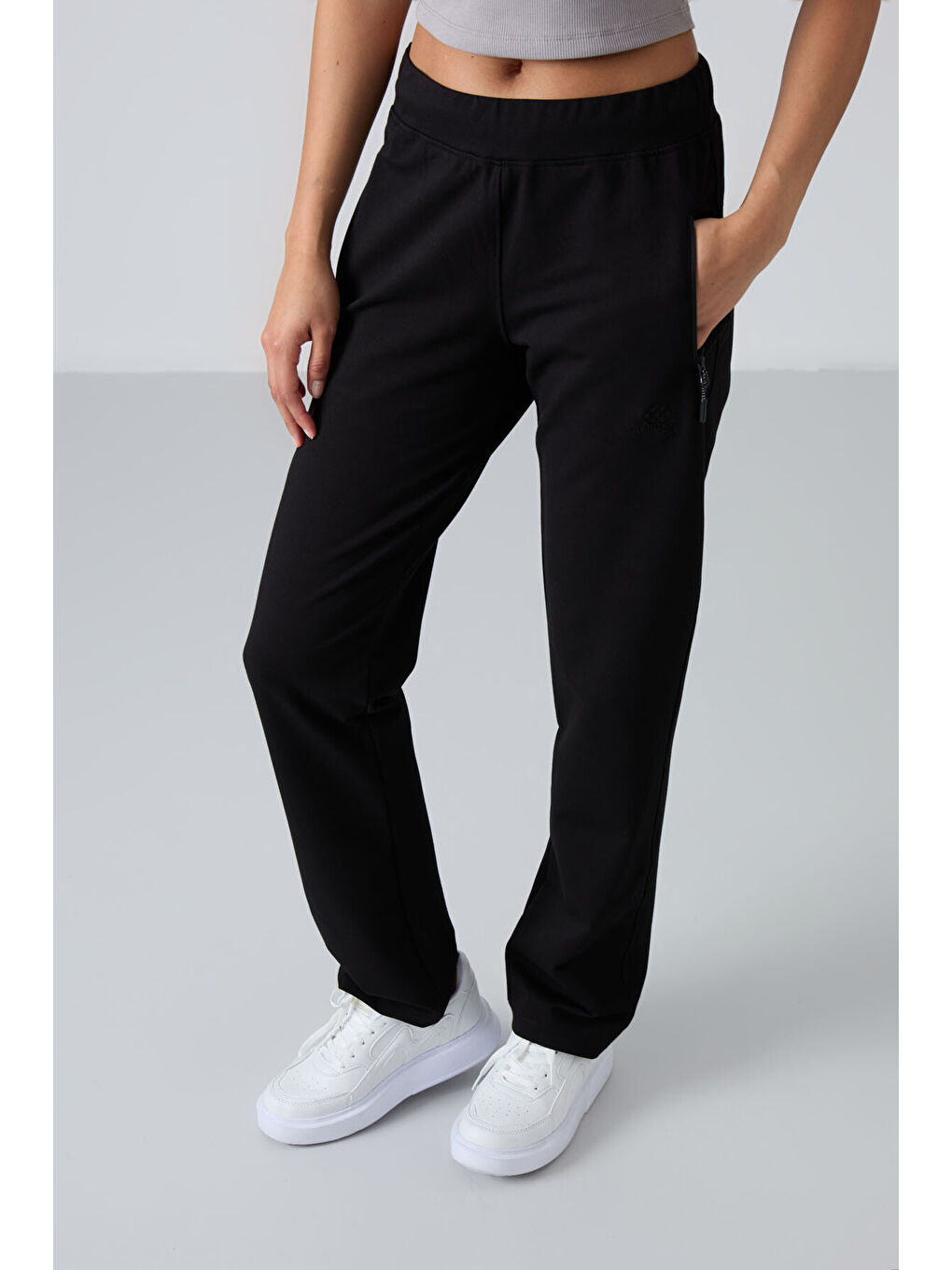 Siyah Fermuar Cepli Rahat Form Klasik Paça Kadın Eşofman Alt - 94195-3