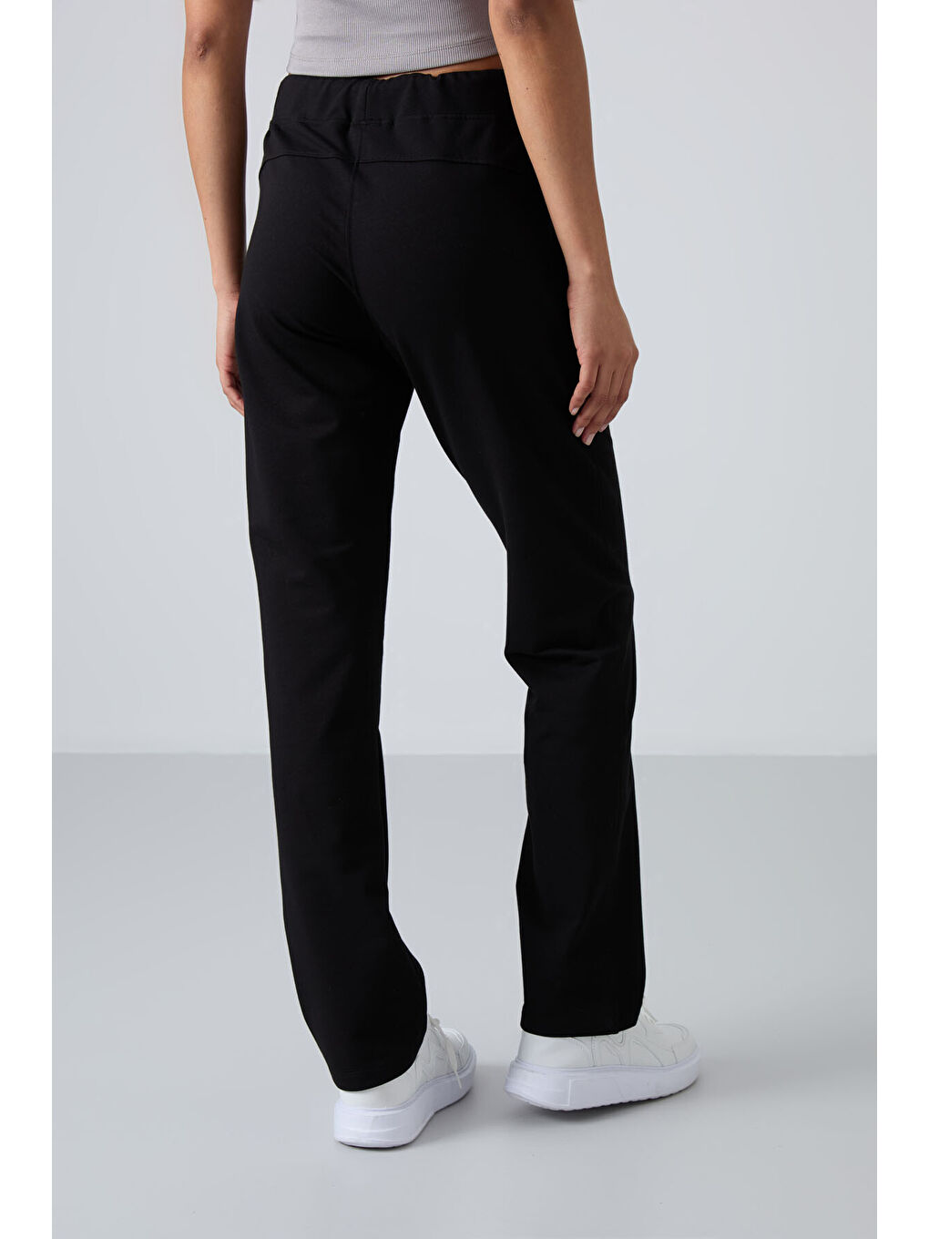 Siyah Fermuar Cepli Rahat Form Klasik Paça Kadın Eşofman Alt - 94195-4