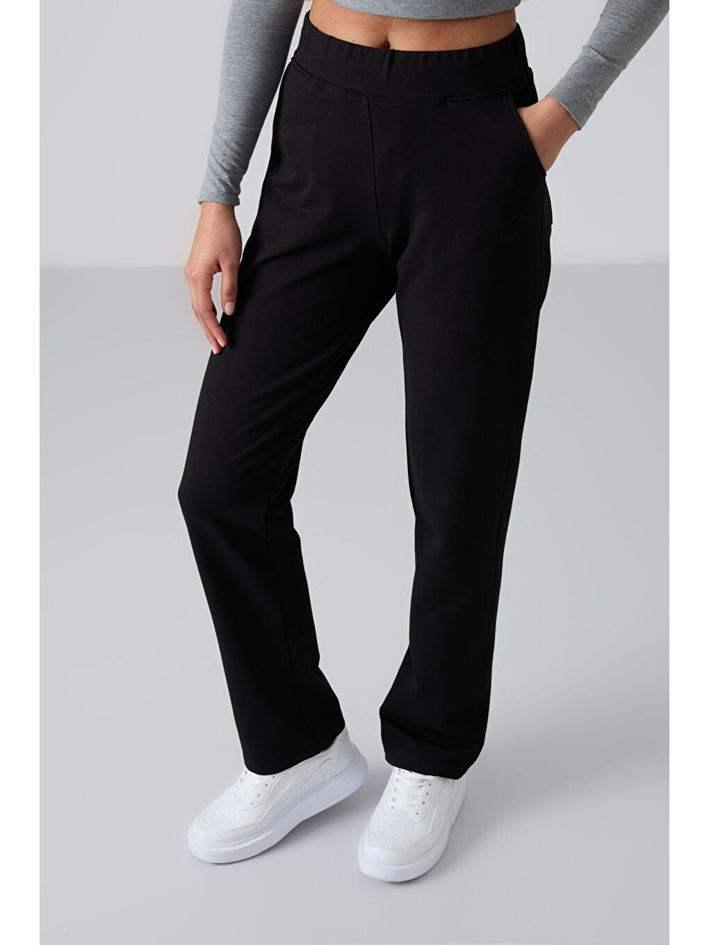 Siyah Yüksek Bel Cepli Rahat Form Klasik Paça Kadın Eşofman Alt - 94185-3