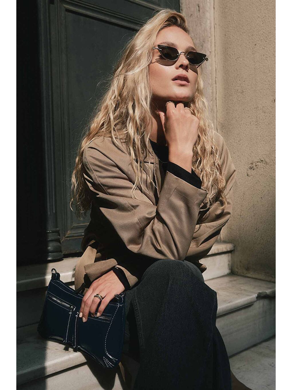 Bej Kruvaze Yaka Kısa Vizon Trençkot-1