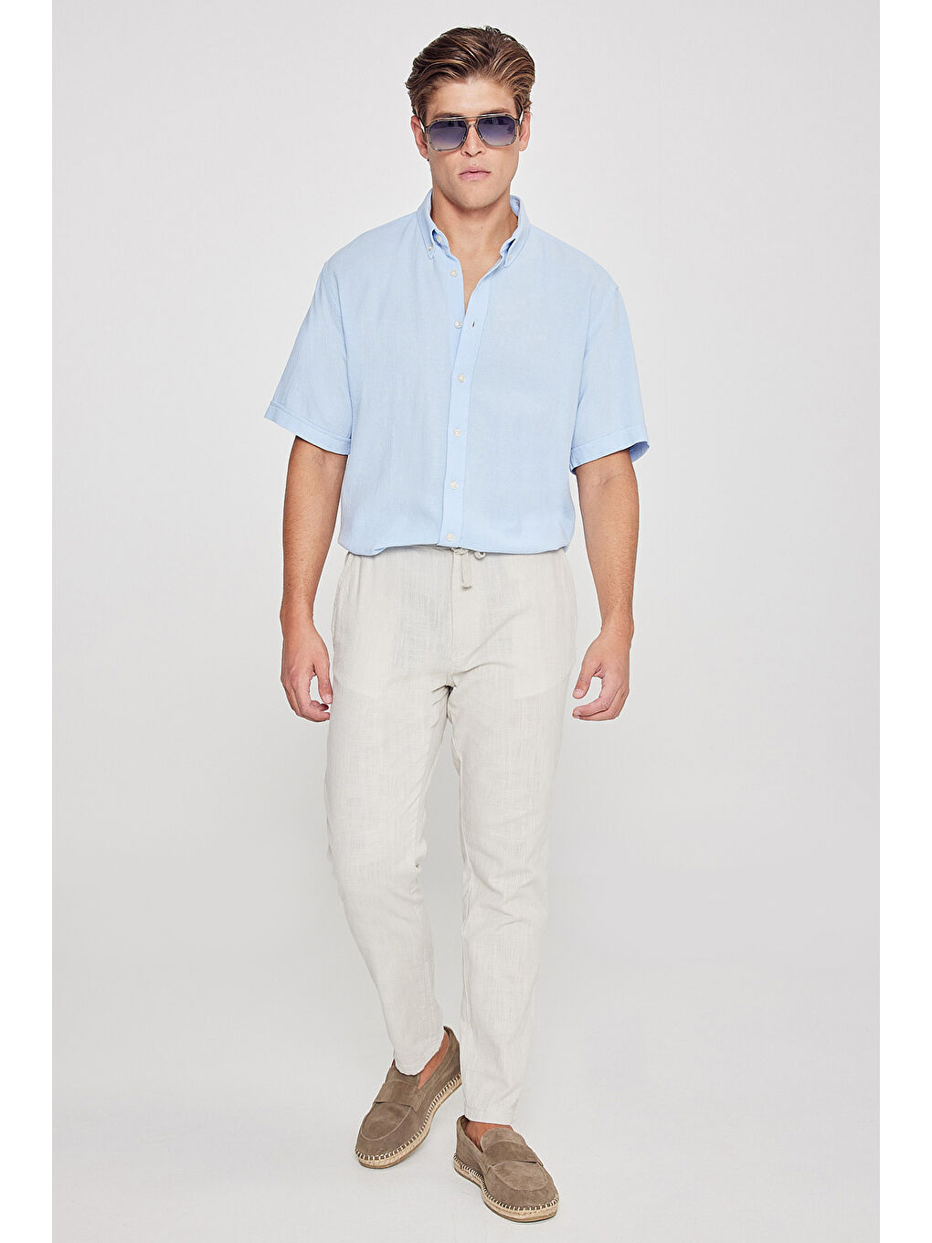 Erkek Açık Mavi %100 Pamuk Comfort Fit Rahat Kesim Düğmeli Gömlek Yaka Armürlü Gömlek-1