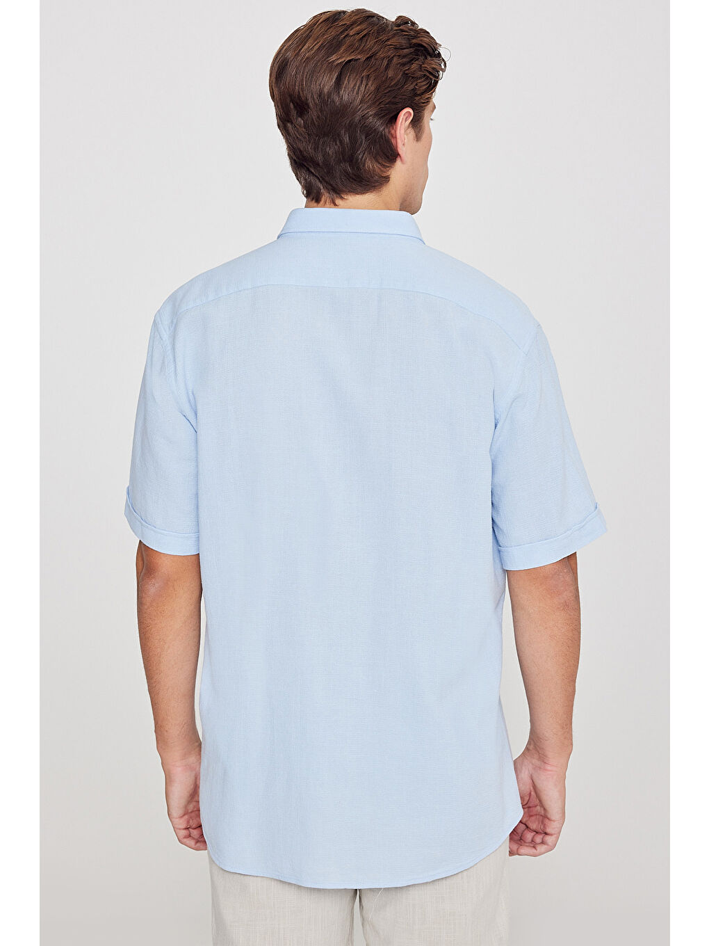 Erkek Açık Mavi %100 Pamuk Comfort Fit Rahat Kesim Düğmeli Gömlek Yaka Armürlü Gömlek-4