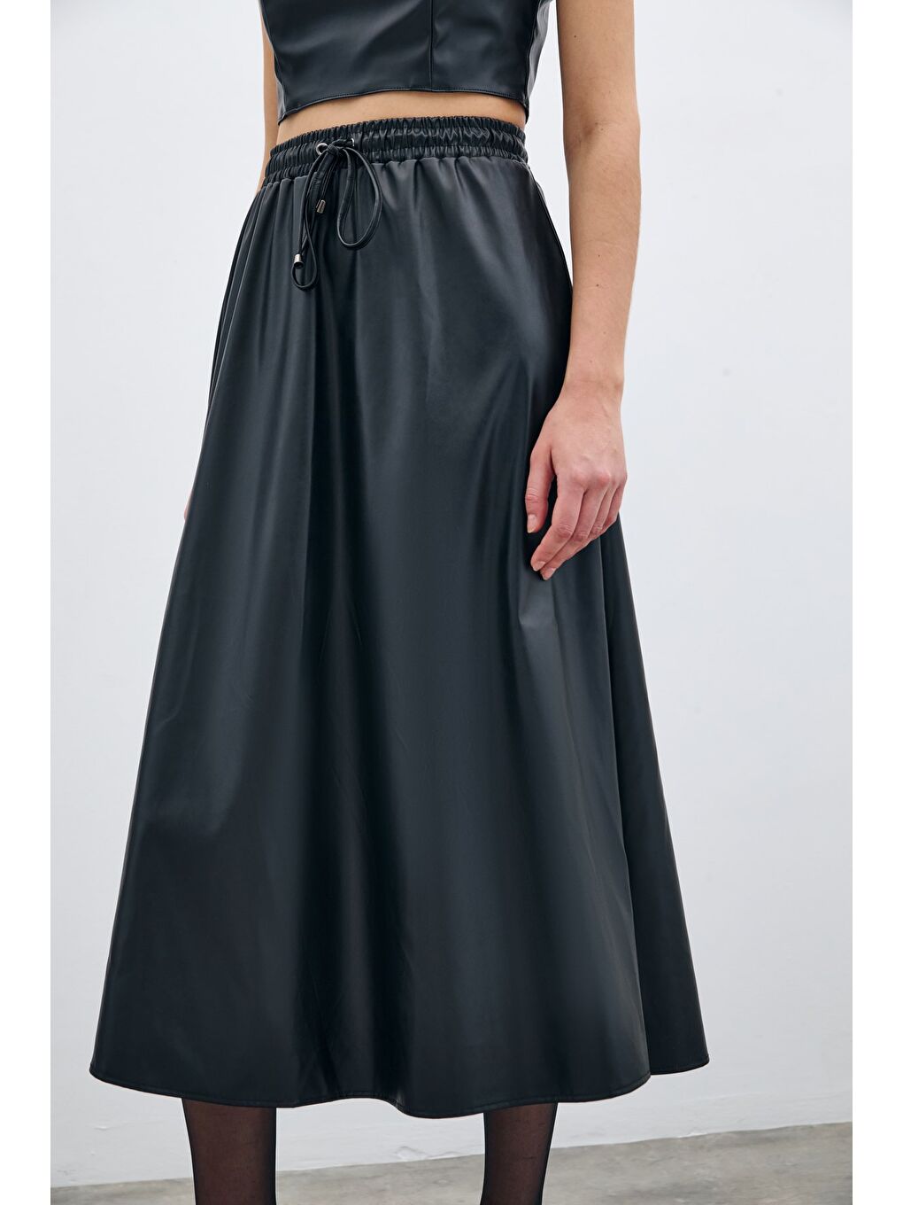 Bel Lastikli Deri Etek - Siyah-6