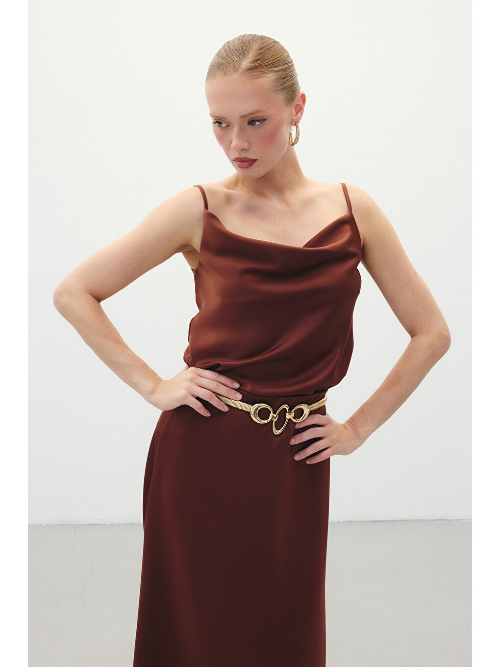 Kahverengi Degaje Yaka Saten Bluz - Kahve-1